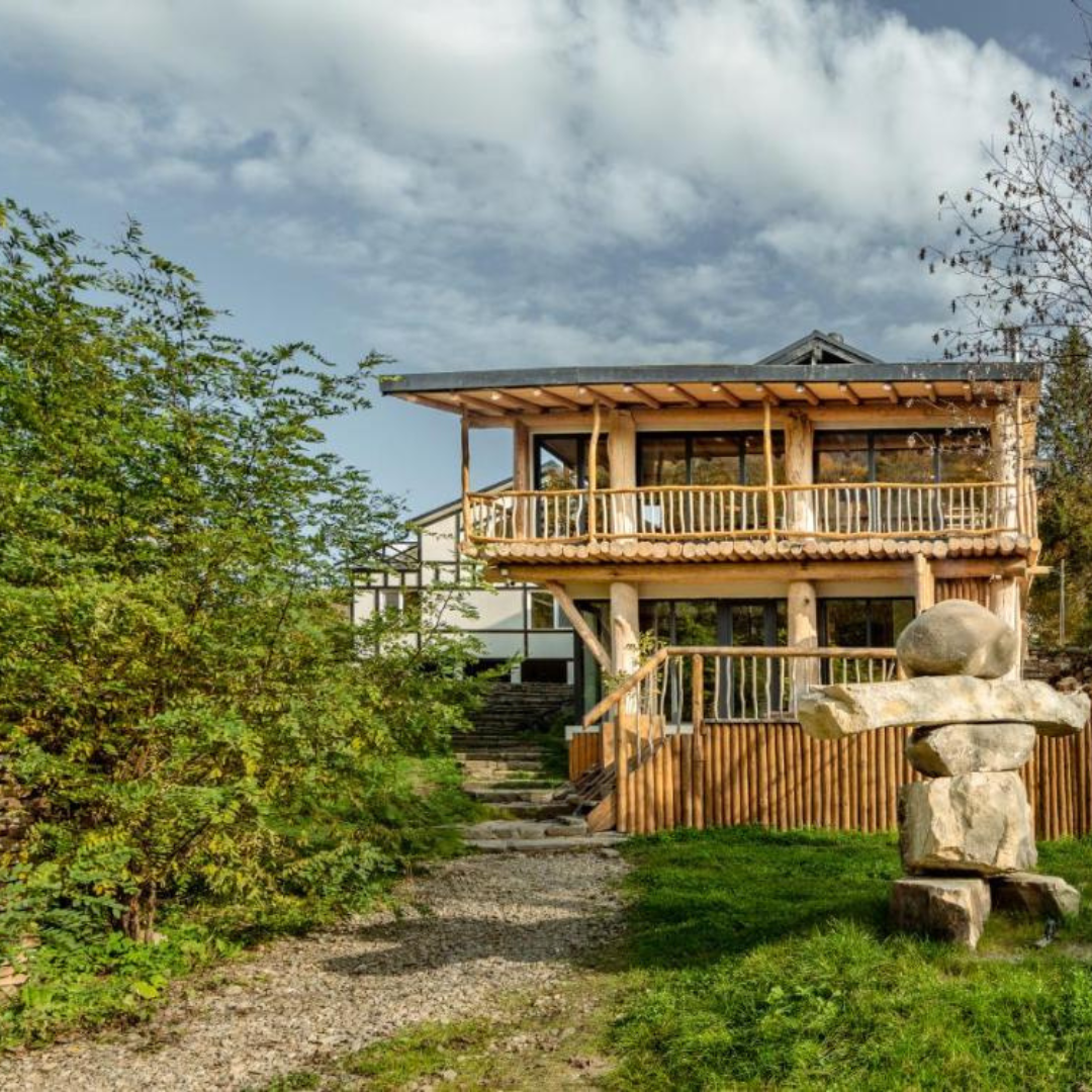 Adventure Yoga Retreat: Redescopera Curajul, Increderea si Bucuria Jocului!